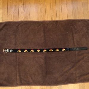 BEE NEEDLEPOINT/LEATHER BELT